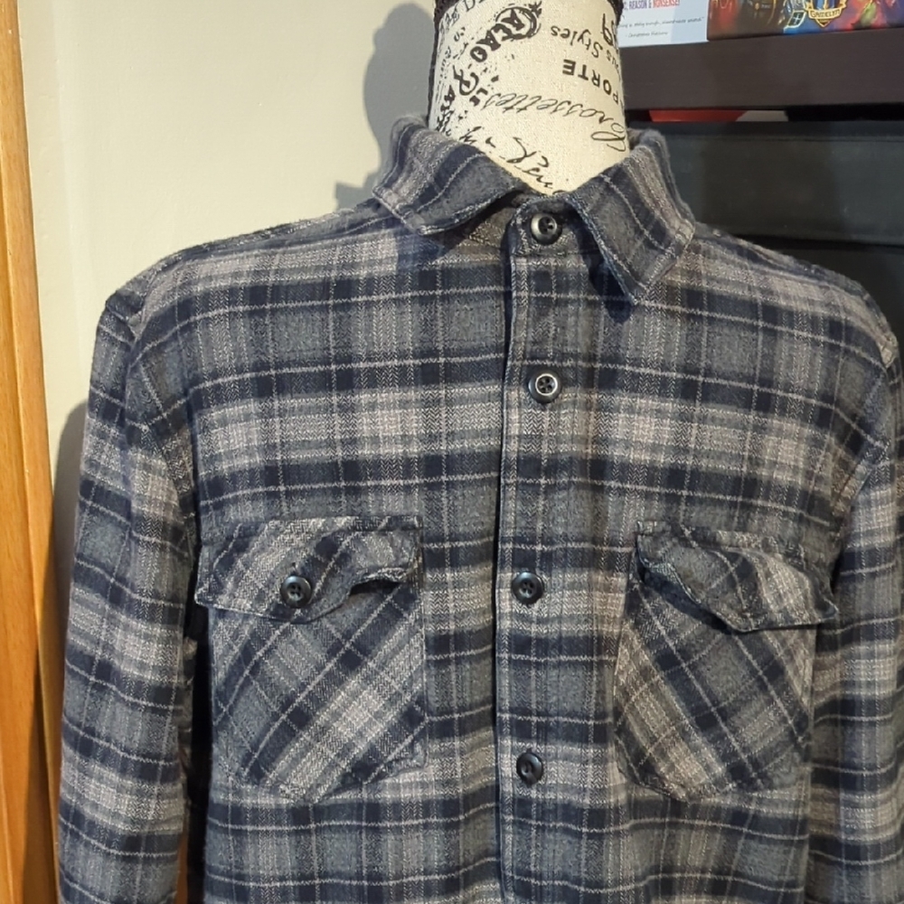 Roots Size S Men's Gray and Black Plaid Button-Up Shirt - Picture 2 of 15